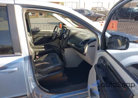 2012 Chrysler Town & Country Touring z USA, uszkodzony, nr VIN 2C4RC1BG4CR301251